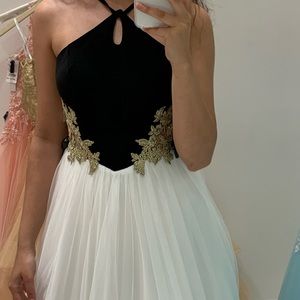 BLK/WHITE EVENING DRESS / PROM DRESS